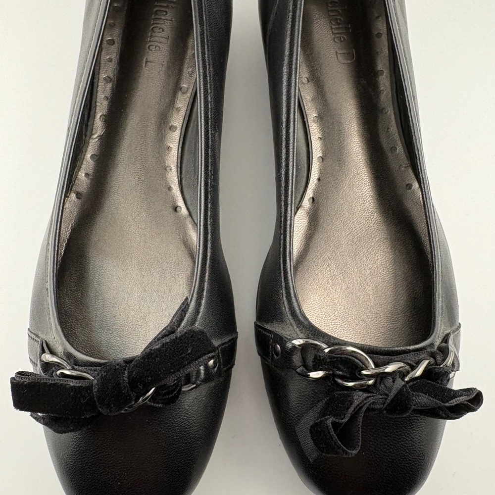 Elegant Black Women's Shoes with Bow Detail